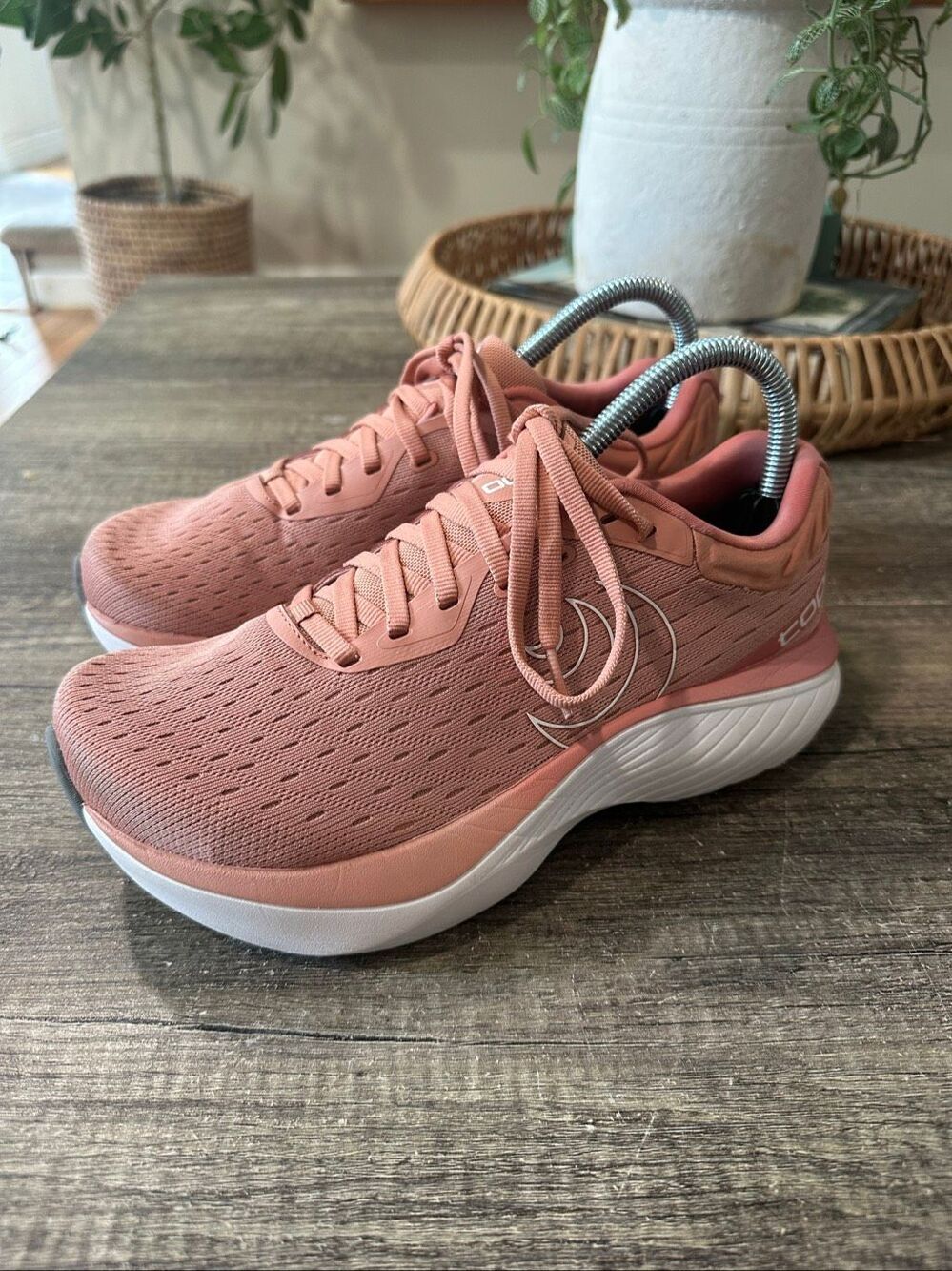 TOPO Atmos Road-Running Shoes Dusty Rose/White - Women's Size 7.5